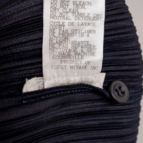 SOLD Pleats Please Issey Miyake Midnight Blue Pleated Cardigan - Picture 6 of 6